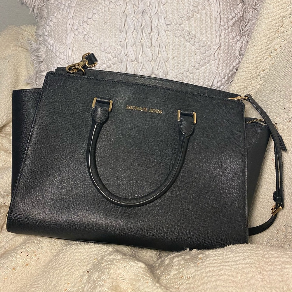 Black Michael kors purse